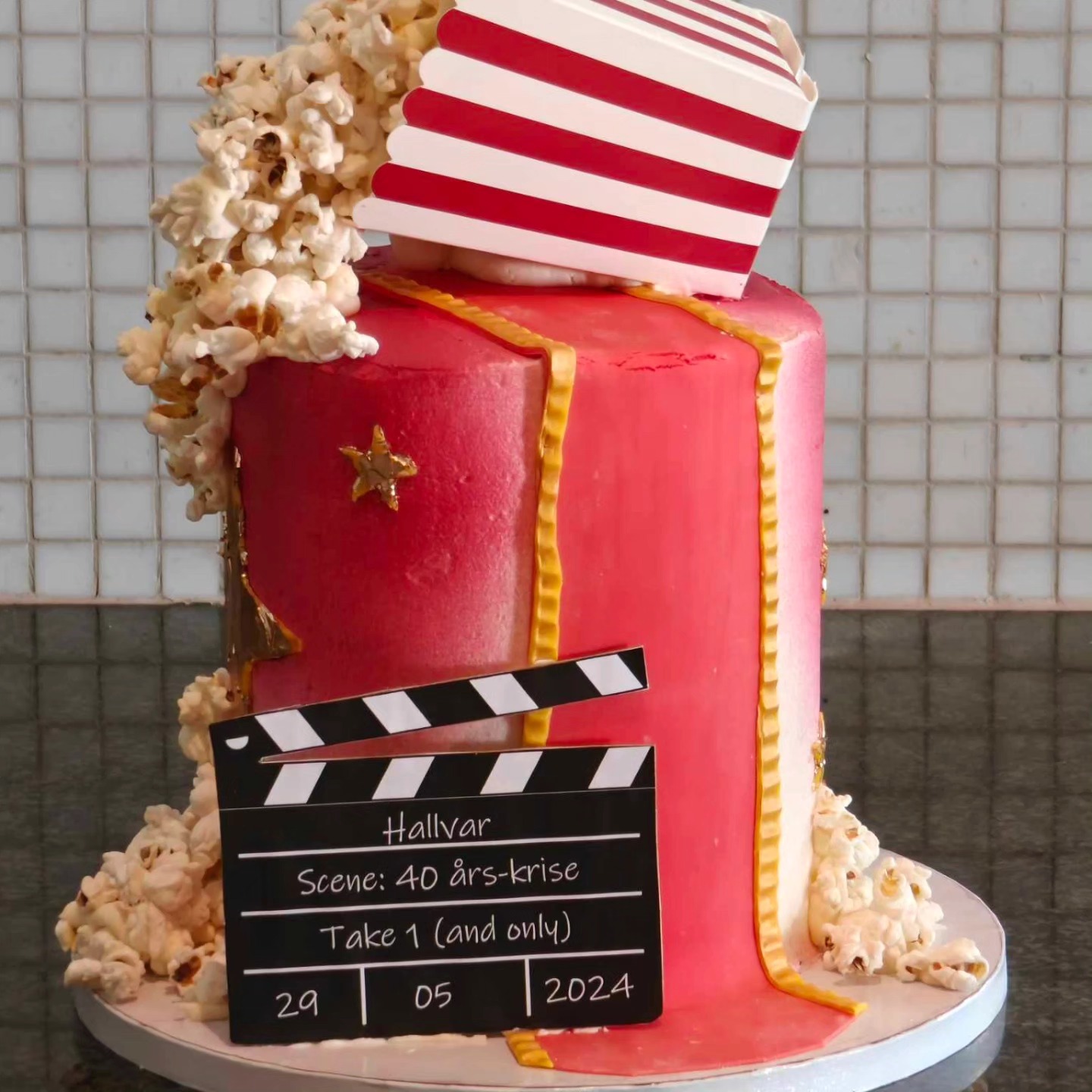 Cake by cakesbyilu